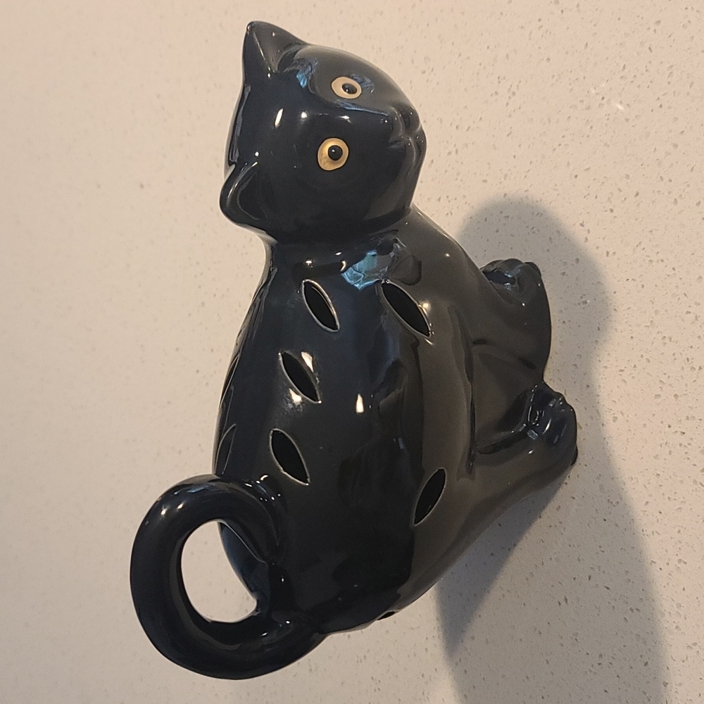 Black cat battery operated light